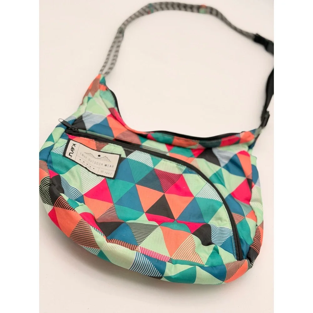 KAVU Keepalong Crossbody Bag Geometric Triangle Print Rope Strap Multicolor